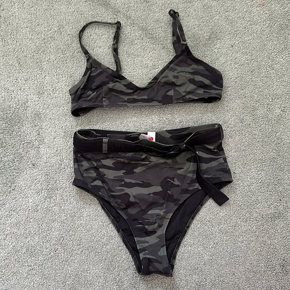 Solid & striped Cora top/bottom set - dark camo